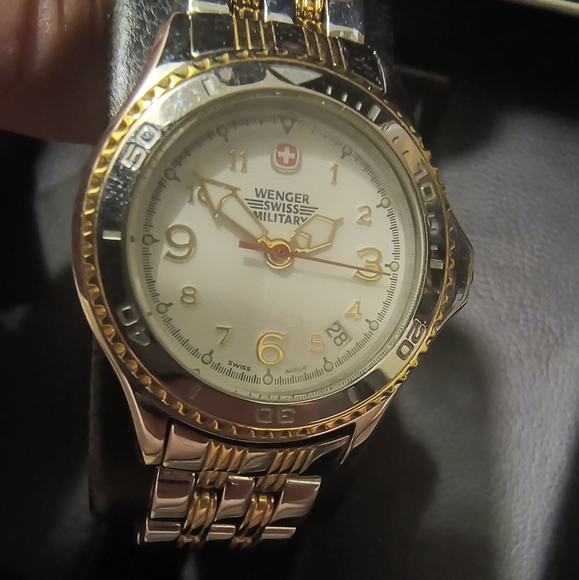 Wenger Swiss Military 79096 Women Silver Gold Tone Stainless Steel Watch IOB - Picture 4 of 8